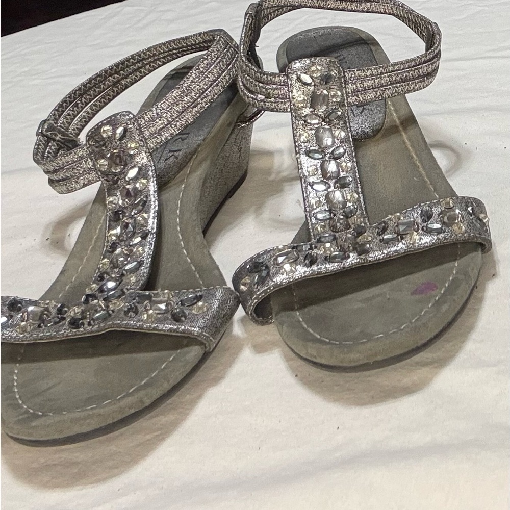 Elegant Silver Women's Sandals - Picture 1 of 7